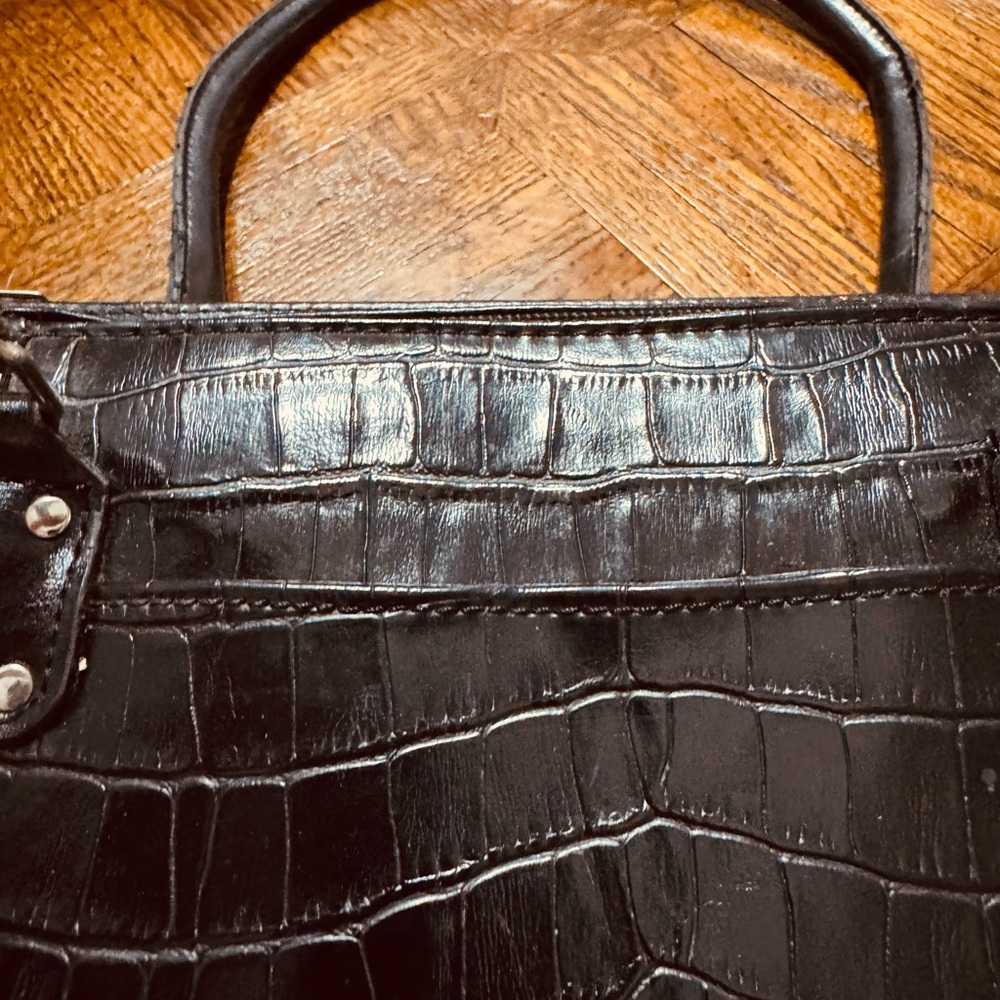 Black Crocodile Pattern Handbag - image 4